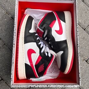 Nike Air Jordan Mid SE Black and Red Sneakers kids 4youth